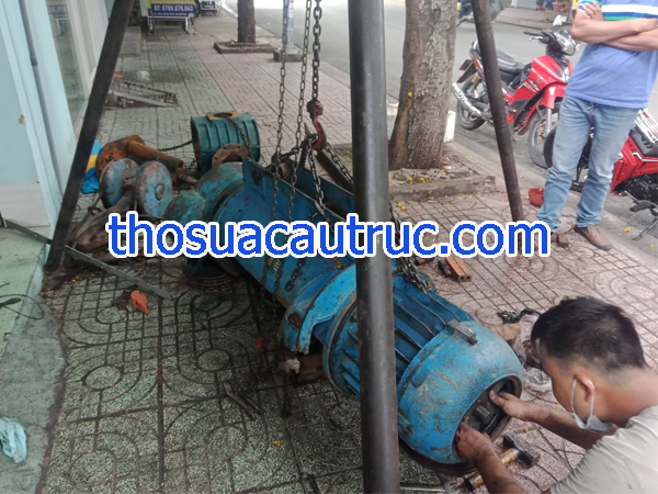 Thợ sửa cầu trục tại Đồng Nai