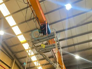 Thợ sửa cầu trục tại TPHCM