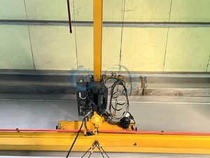 Thợ sửa cầu trục tại Thuận An