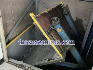 Thợ sửa thang tời hàng quận 11