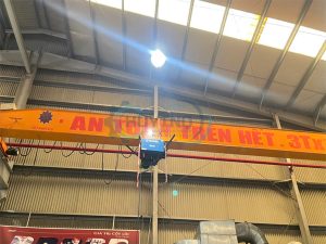 Thợ sửa cầu trục Nhơn Trạch