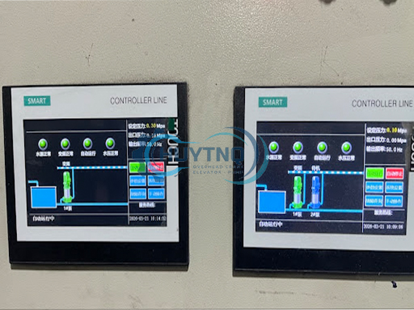Lắp đặt màn hình cảm ứng HMI hiển thị áp suất MPa và tần số giúp kỹ thuật viên dễ dàng giám sát trạm bơm.